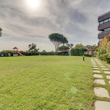 Chic With Pool And Parking Apartment *