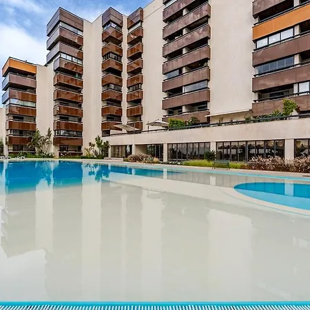 Chic With Pool And Parking *