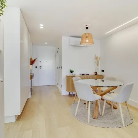 Chic With Pool And Parking Apartment Cascais