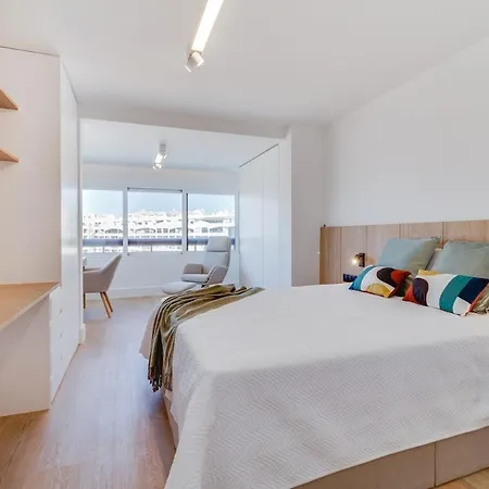 Apartment Chic With Pool And Parking *