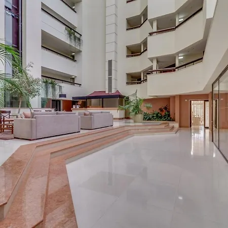 Chic With Pool And Parking *